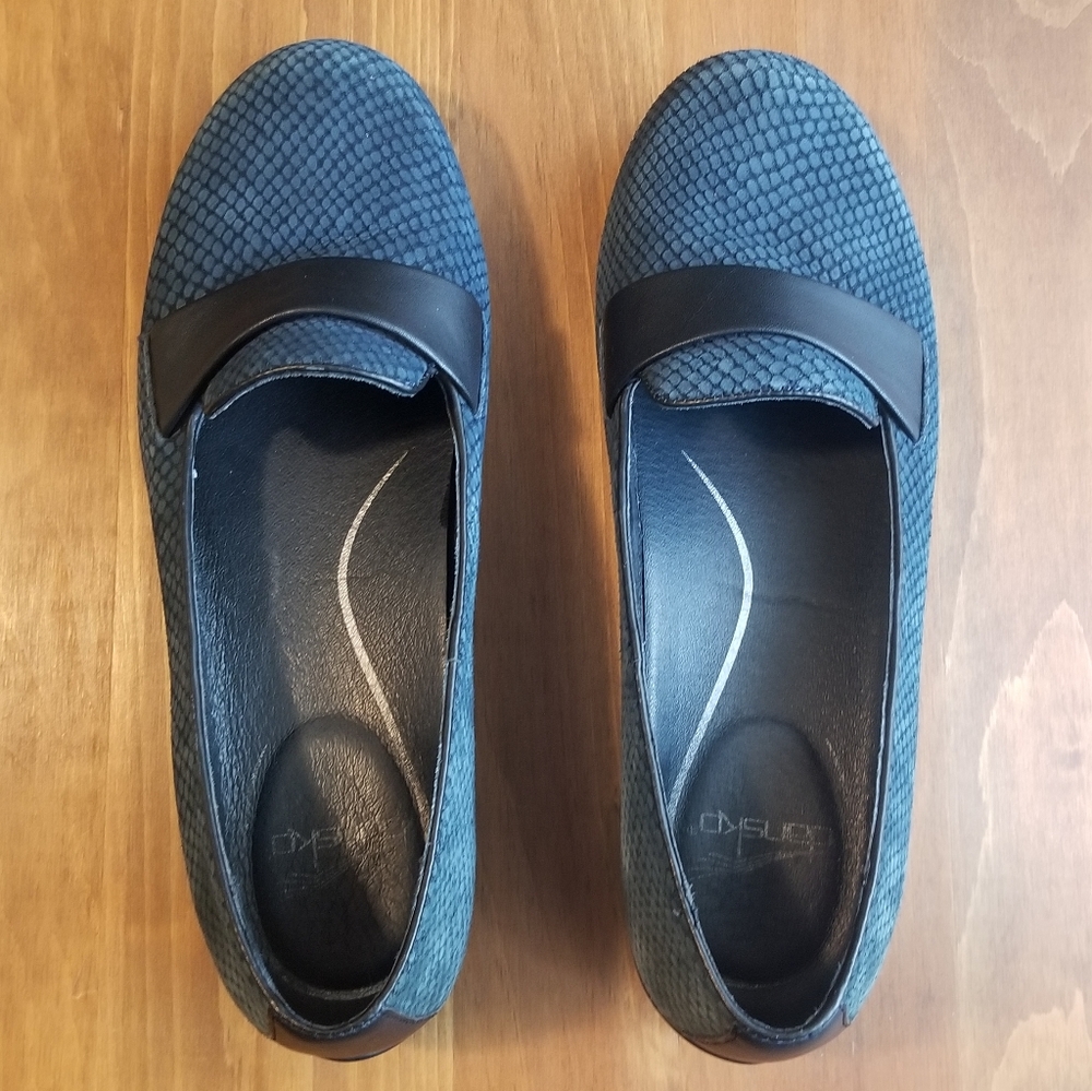COPY - Women's Dansko Navy Loafer size 8.5
